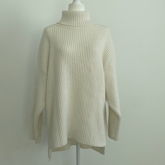 H&M Sweaters - Women’s Oversized Comfy Knit Sweater, Size Medium H&M, Cream White